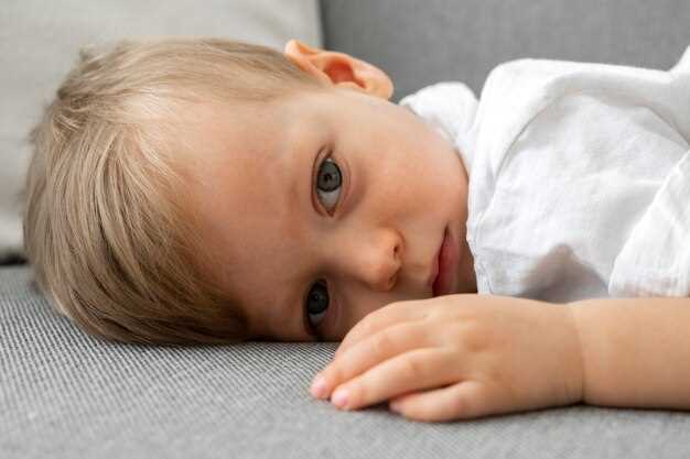 Младенец чешет голову: причины и способы решения