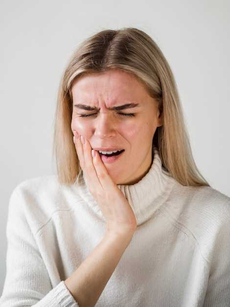Что может вызывать боли в горле ниже кадыка?