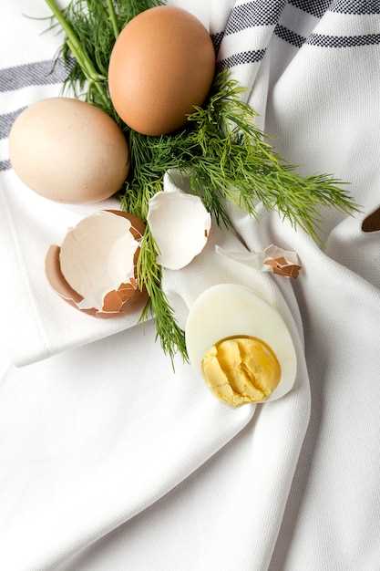 Содержание углеводов в вареном яйце: пищевая ценность и калорийность