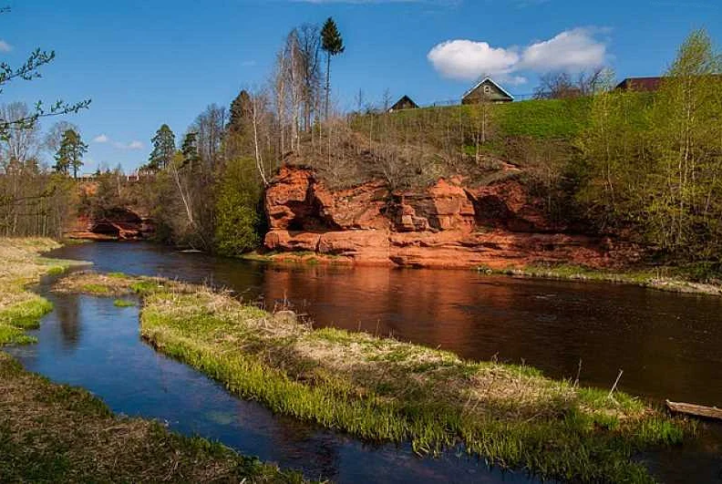 The Best Lakes and Rivers in the Leningrad Region for Swimming